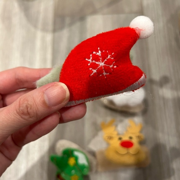 Cute Christmas fluffy hair clips - Set of 4 - Picture 5 of 8